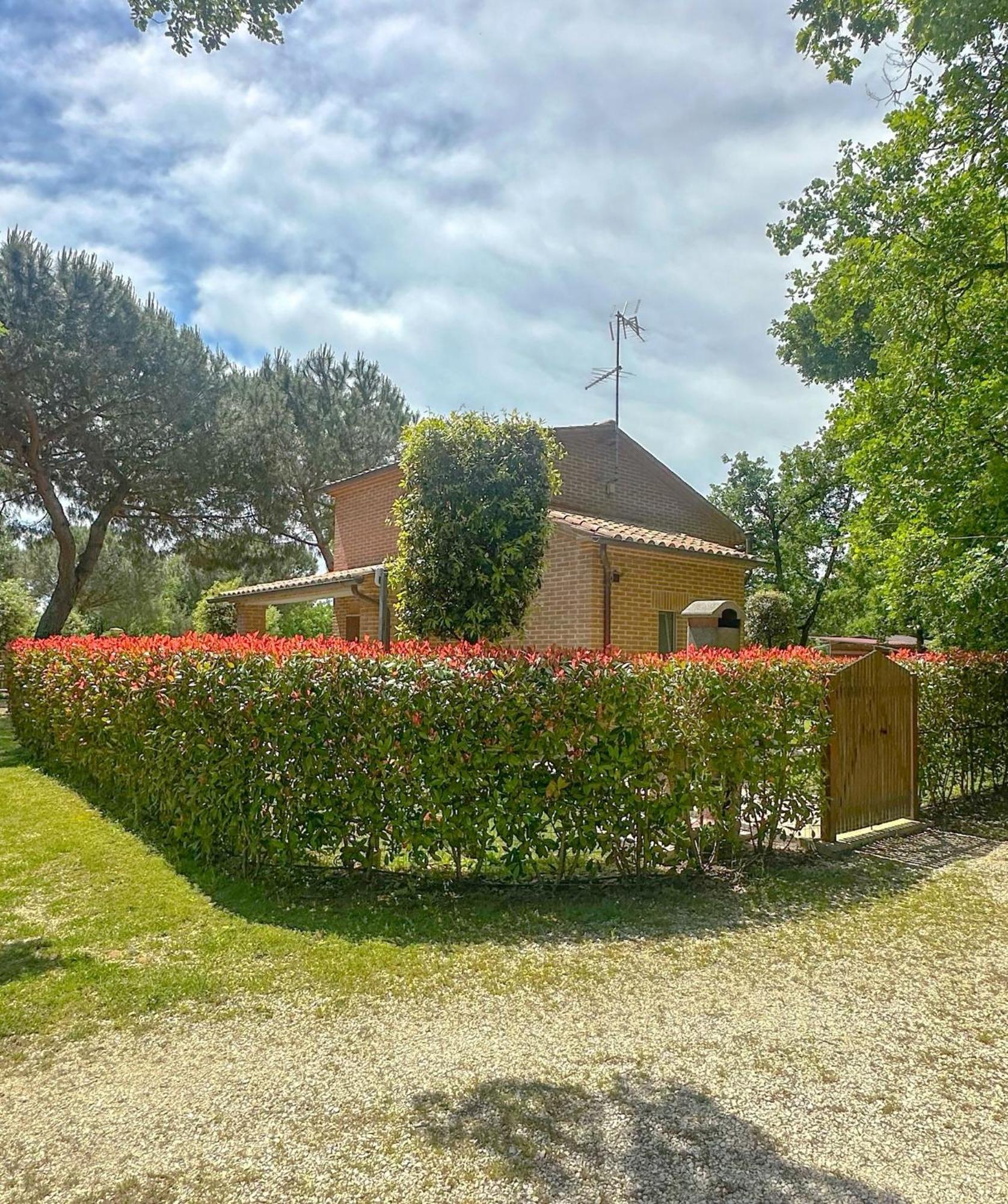 カスティリオーネ・デル・ラーゴ Casina Mirianoヴィラ エクステリア 写真